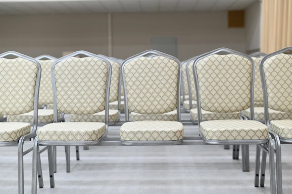 Секционные стулья с обивкой Секционные стулья с обивкой - фото